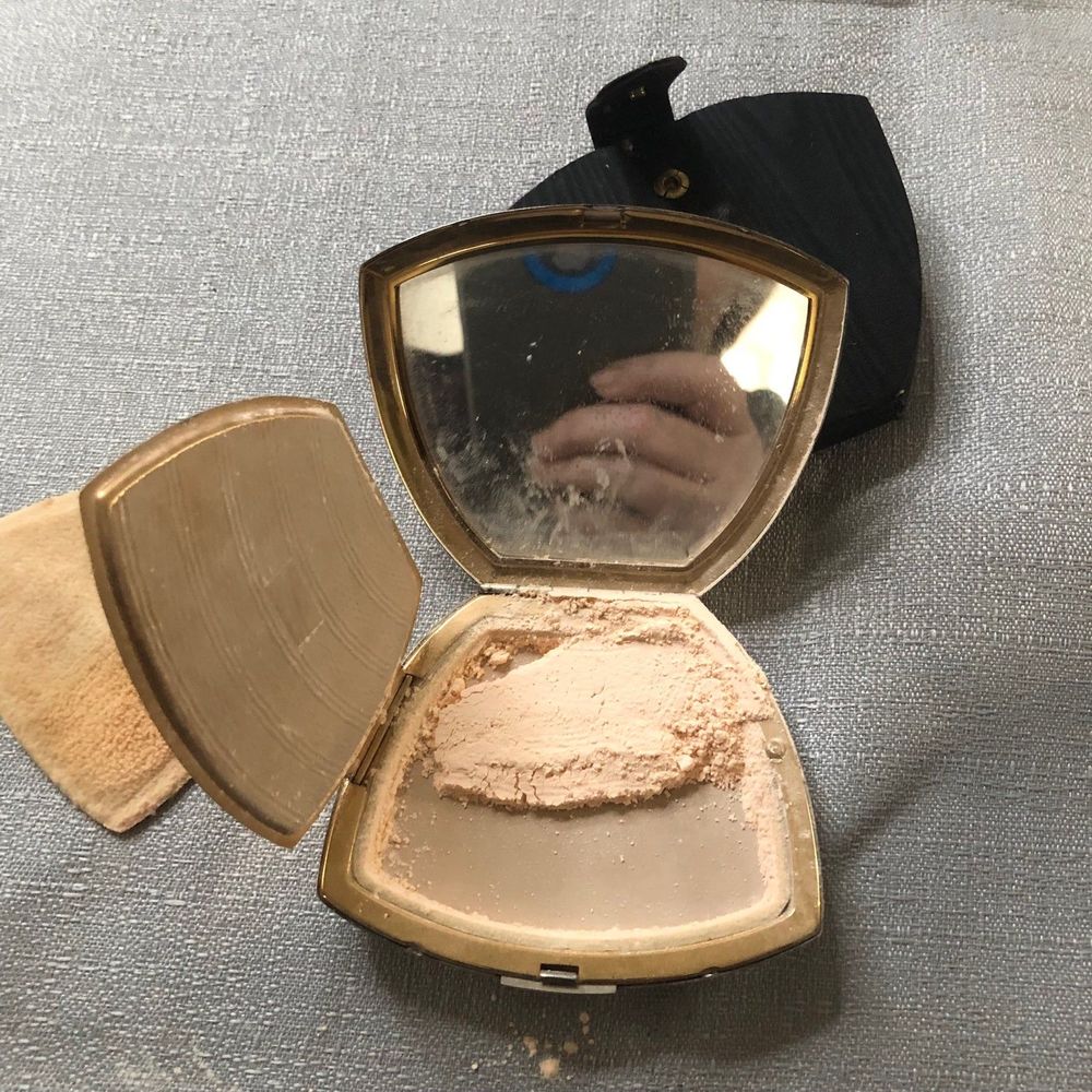 Vintage WWII era Sweetheart Beauty Compact and Case w/Powder Elgin American